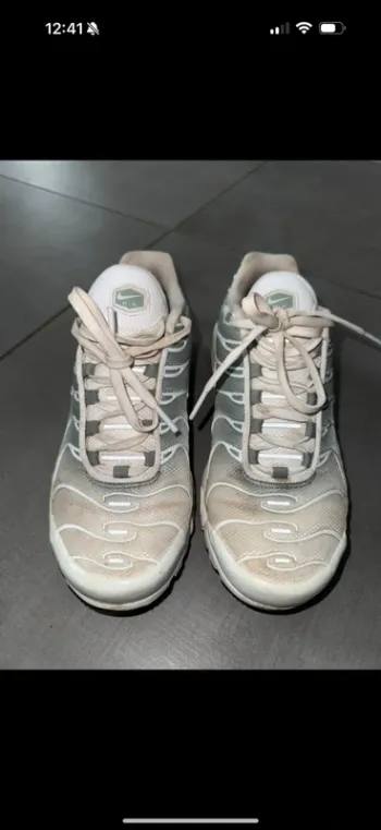 Basket Tn air femme taille 36 tres bonne etat