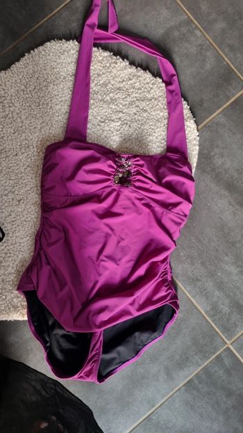 Maillot 1 pièce 46 XXXL cache et soutien bidou