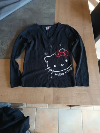 Pull hello kitty noir col v taille M