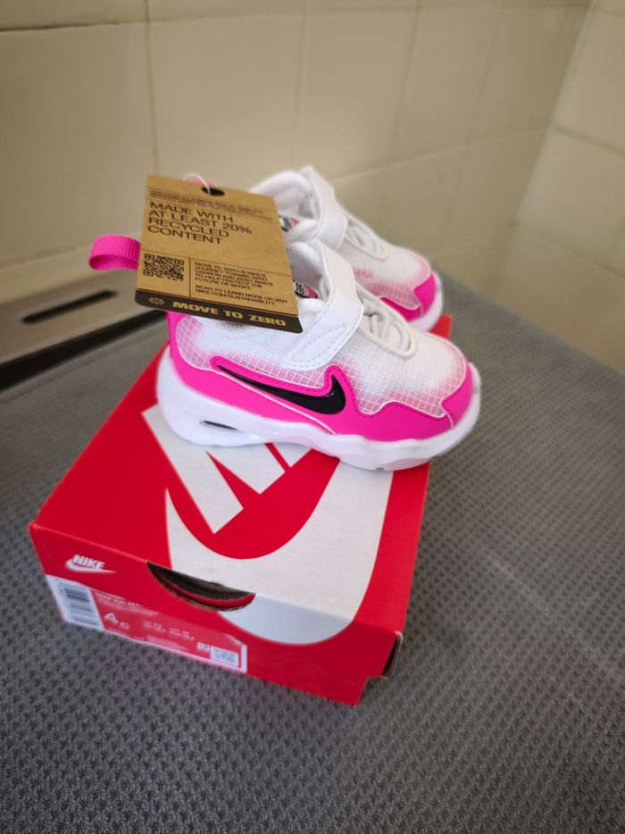 Chaussures Nike bébé taille 19.5 - photo numéro 3