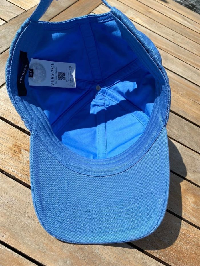 Casquette Versace bleu clair - photo numéro 3