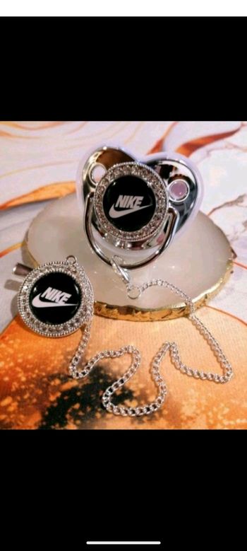 Tétine argenté Nike