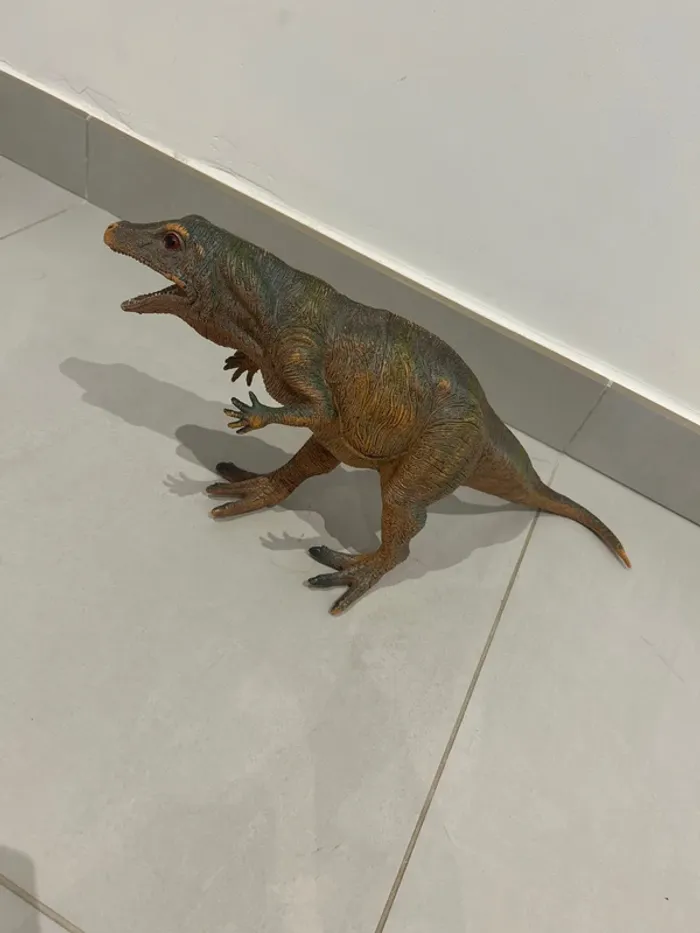 Dinosaure en jouet - photo numéro 3
