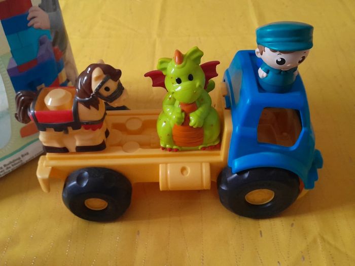 Lot de 68 Mega Bloks + 2 camions + 5 personnages - photo numéro 10