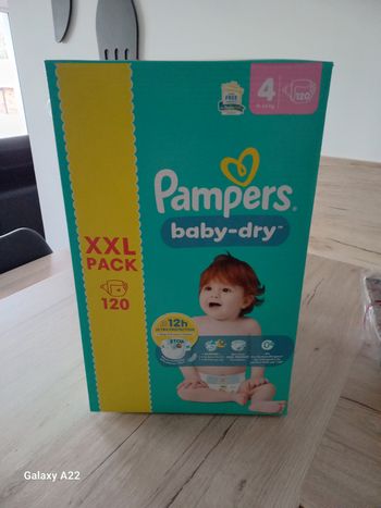 Couches pampers taille 4