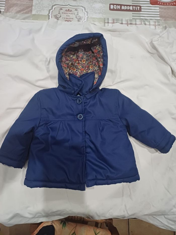 Manteau bleu marine fleuri 9 mois neuf - photo numéro 2