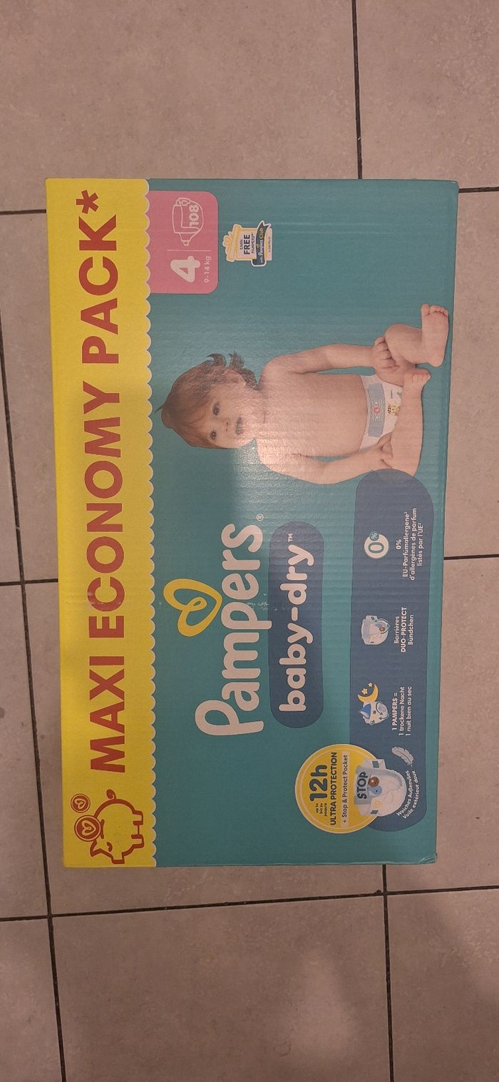 Couche pampers mega pack taille 4 neuve de 9 a 15kg 108 couches - photo numéro 2