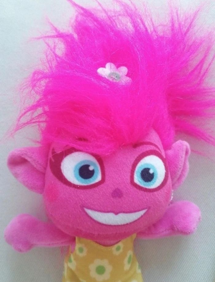 Poupée troll (peluche). 25 cm