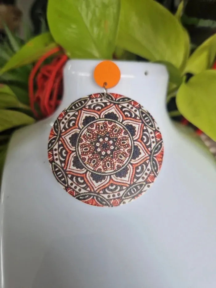 Boucles d'oreilles fantaisies rond en bois multicolores - photo numéro 3