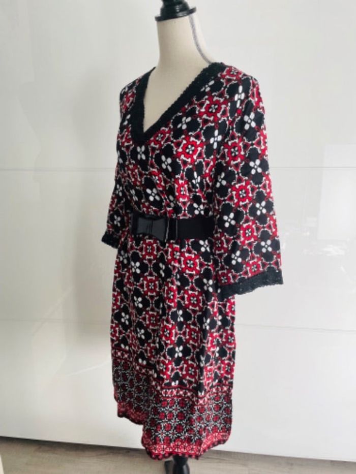 Jolie robe tendance taille 42 neuve