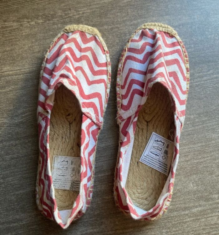 Chaussure blanche rouge