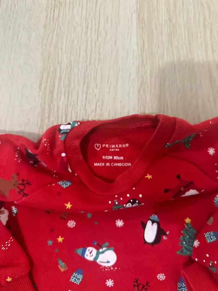 Vend pull de Noël avec motif marque primark taille 9-12 mois en très bon état - photo numéro 3