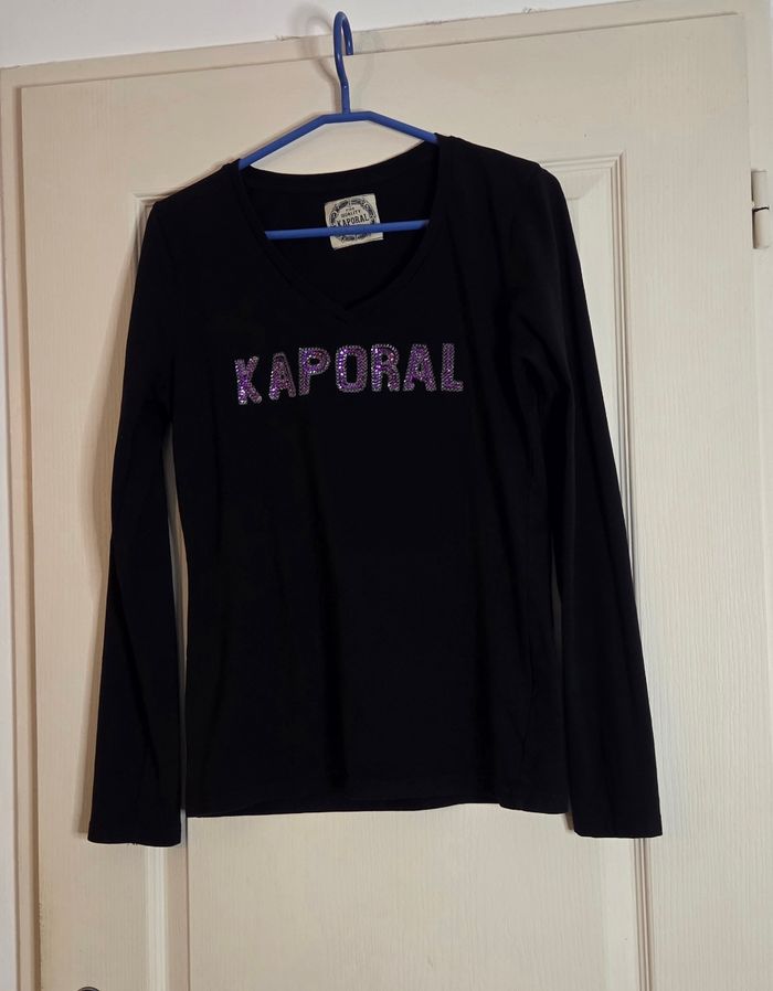 T-shirt noir Kaporal femme taille L – col V – logo sequins violets – excellent état - photo numéro 8