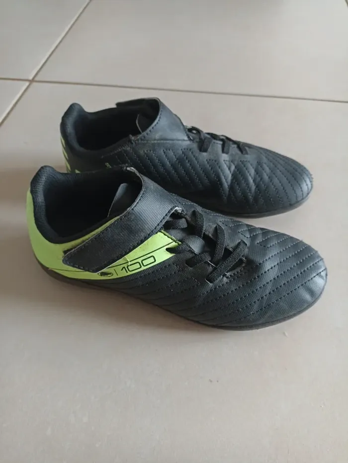 Chaussures de foot crampons pointure 33 - photo numéro 4