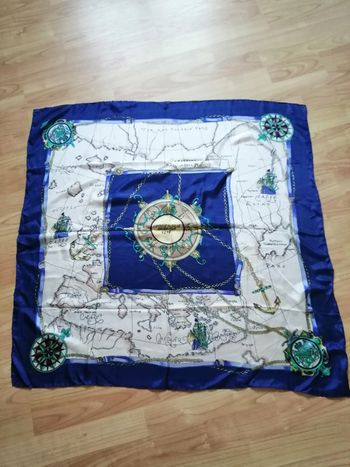 Foulard imprimé 100 % soie