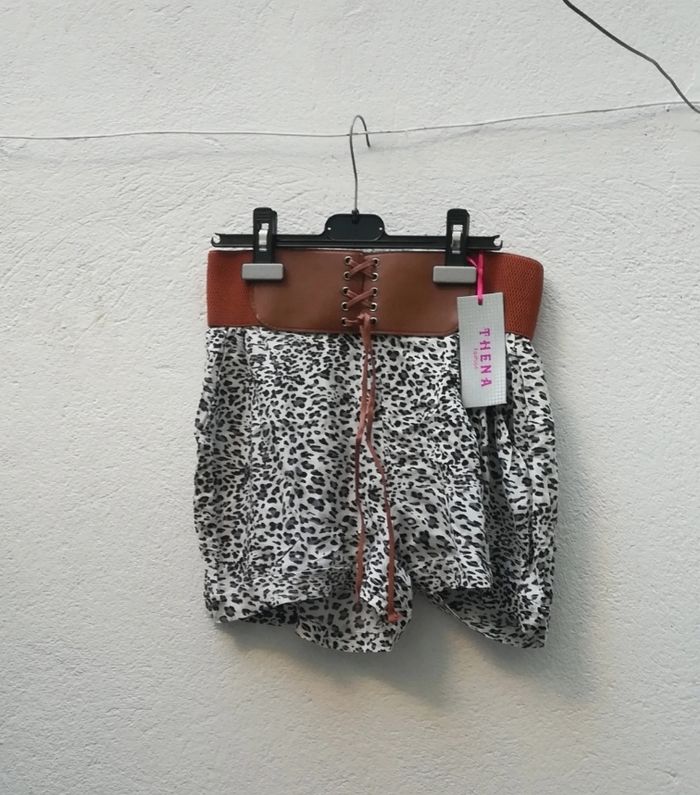 Short léger imprimé Léopard noir blanc neuf - photo numéro 3