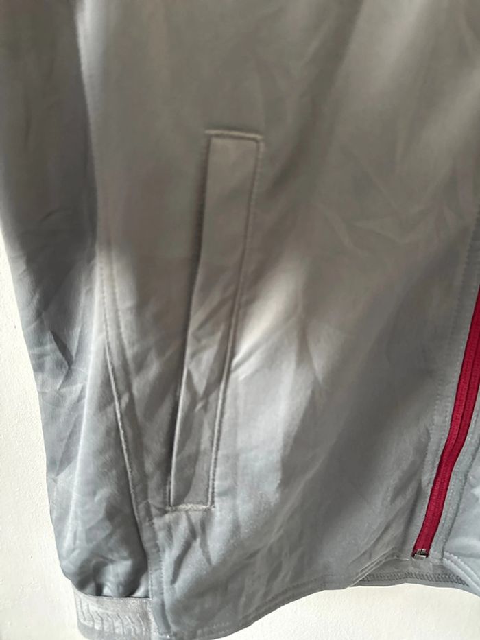 Veste Puma grise et rouge à zip – Taille M – Très bon état - photo numéro 6