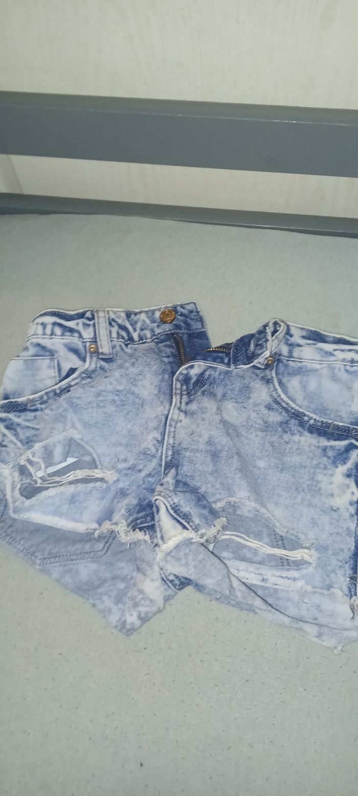 Vêtements fille à donner