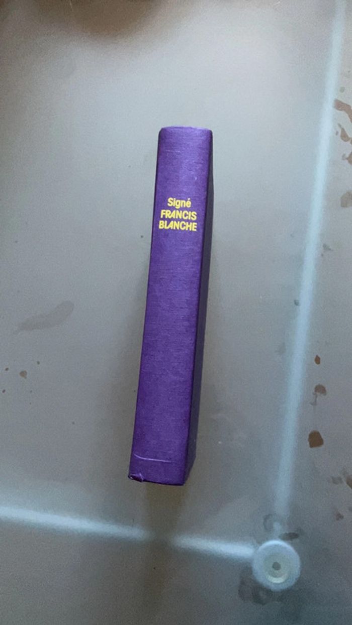 Livre. Signé Francis Blanche.
