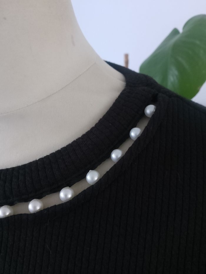 Tee shirt noir avec perles Bershka - photo numéro 3