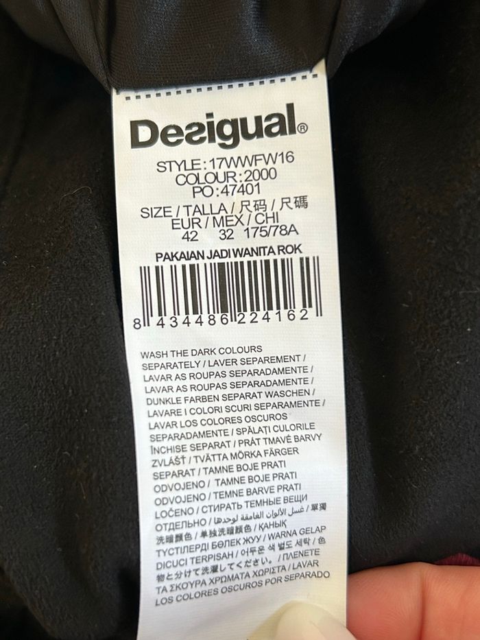 Jupe noire neuve avec broderies Desigual taille 42 - photo numéro 10