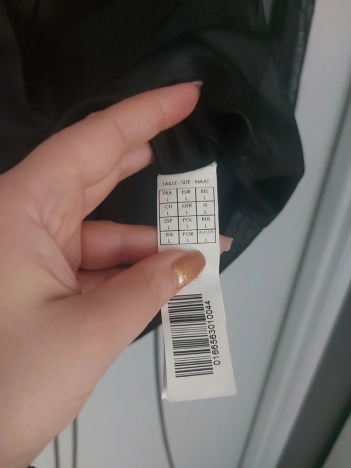 Robe femme taille 40 détail plumetis et type cuir - photo numéro 4