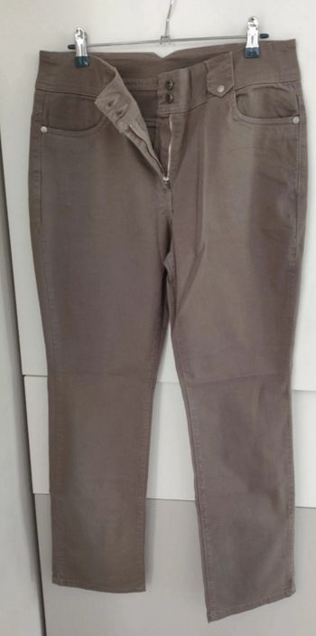 Pantalon droit Taupe Stretch - Taille 42 - très bon etat