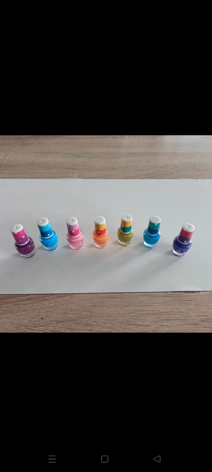 Vernis à ongle neuf