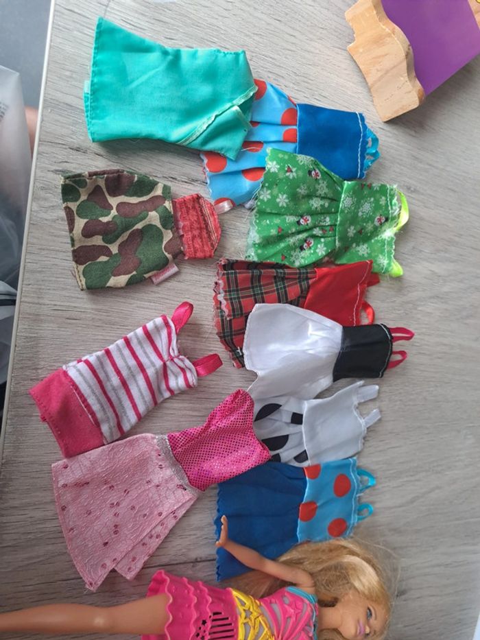 Lot barbies - photo numéro 4