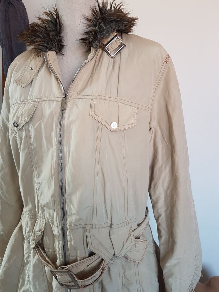 Manteau imperméable femme mi long beige McPlanet taille 42. 53cm aux aisselles, 90cm de haut. - photo numéro 2