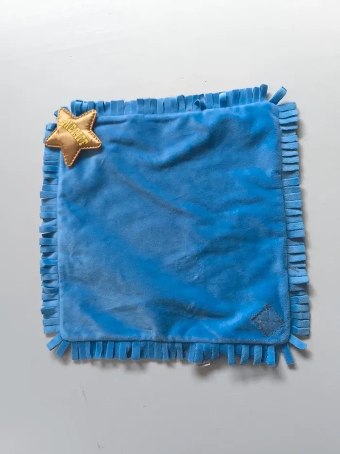 Peluche bébé Woody Disneyland Paris avec couverture - photo numéro 8