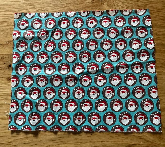 Chute de tissu imprimé Père Noël - photo numéro 2