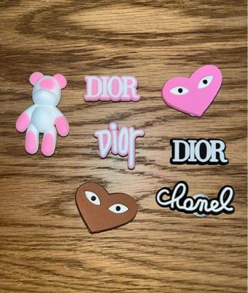 Lot de 7 pin’s pour crocs 