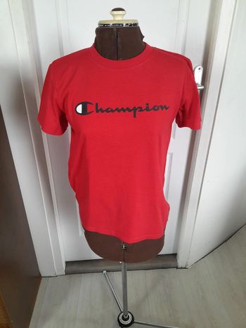 Très beau tee shirt champion avec broderie