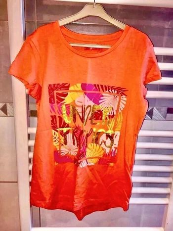 T shirt taille 12 ans neuf à 2 euros