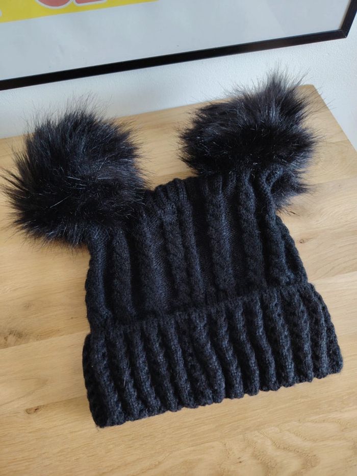 Bonnet noir avec pompons façon oreilles de Mickey - photo numéro 2