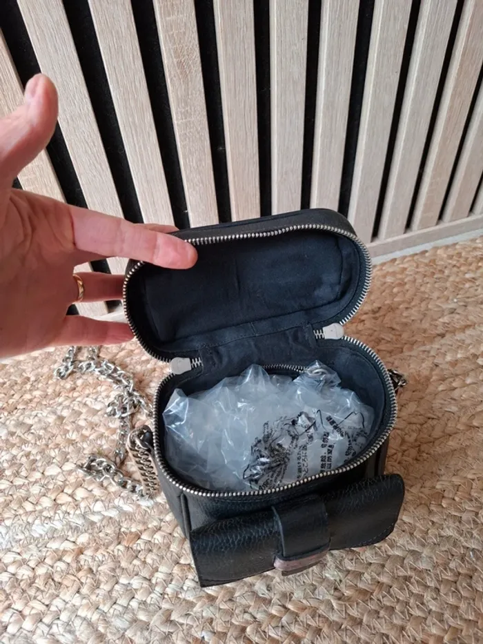 Petit sac noir bandoulière chaîne argentée. - photo numéro 8