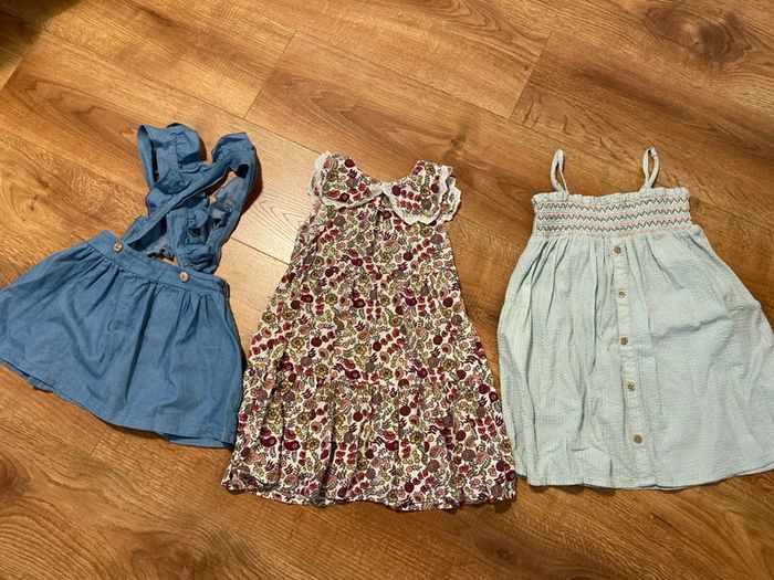 3 robes 4 ans comme neuves