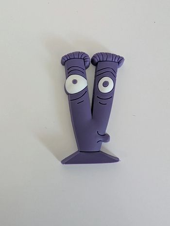 Lettre v violet de l' alphabet des alphas édition recrealire