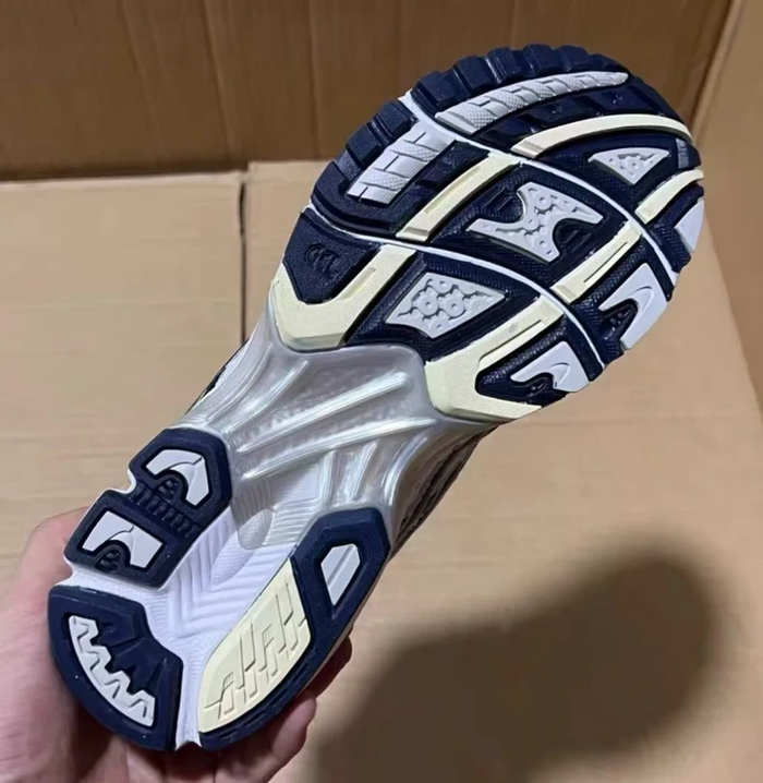 Asics Gel-Kayano 14 Blanc Argent Noir 37.5 - photo numéro 8