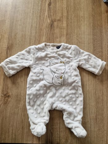 🤍 Pyjama en velours blanc tout doux – Kiabi – Taille naissance (48 cm)