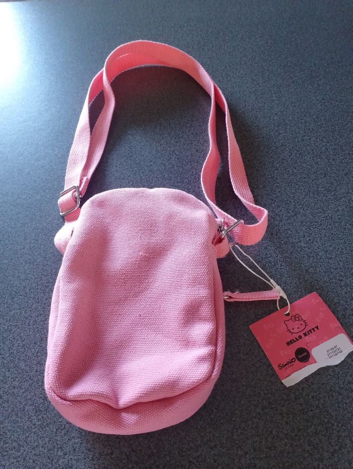 Petite sacoche neuve Hello Kitty - photo numéro 3