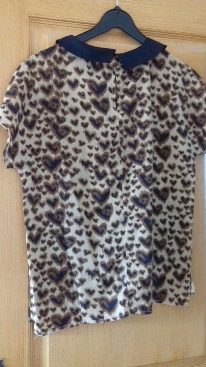 Tee shirt col noir motif léopard coeur marron beige taille 42 - photo numéro 3