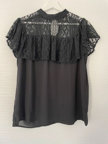 Haut blouse noire élégante unie col en dentelle sans manches
