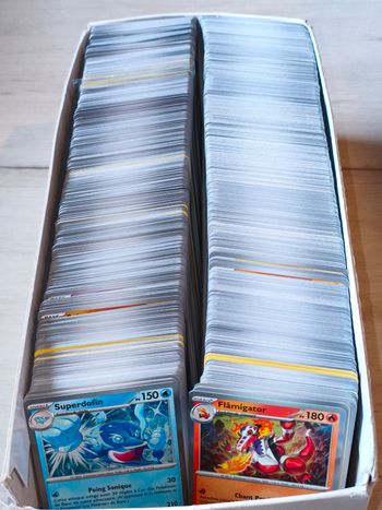Lot de 100 cartes Pokémon VF en très bon état 