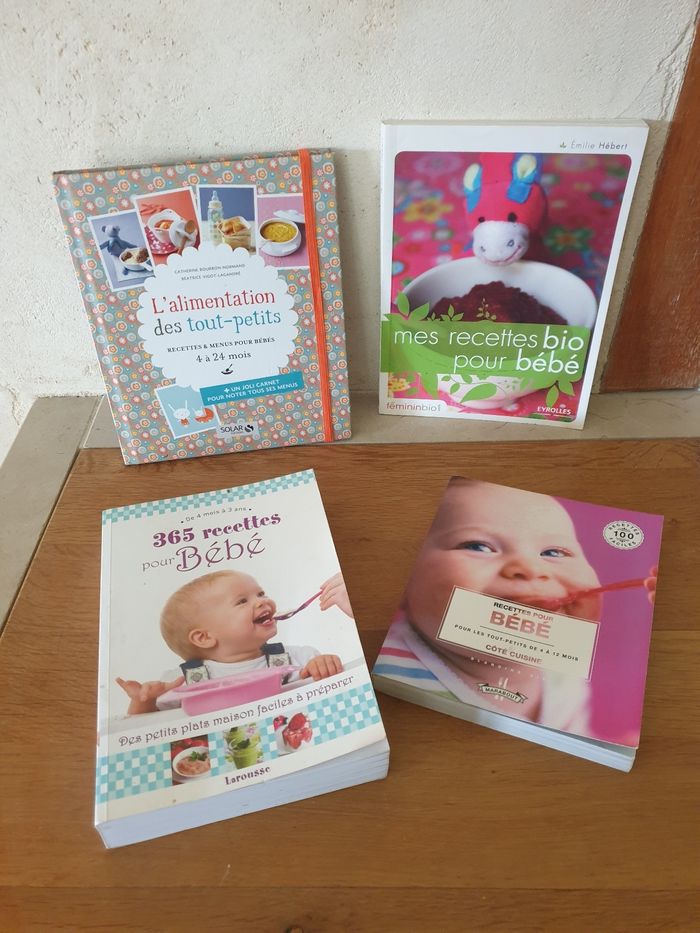 Lot de 4 livres recettes bebe de 4 mois à 3 ans