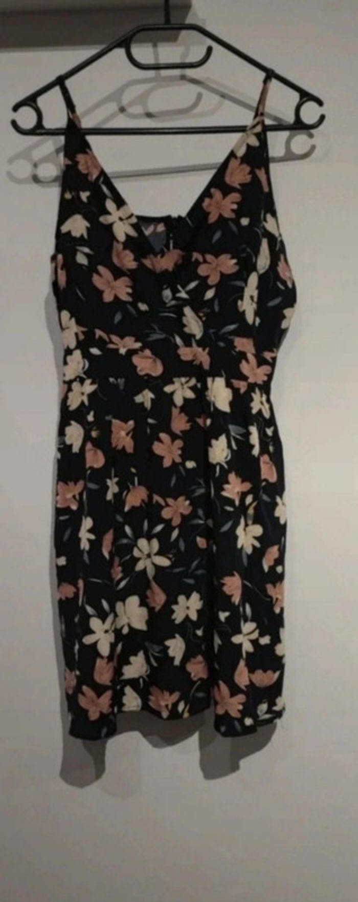 Robe été fines bretelles motifs fleurs
