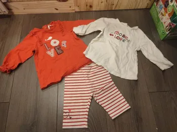 Lot ensemble 2 t-shirts love Kiabi tape a l'oeil leggings 9 mois