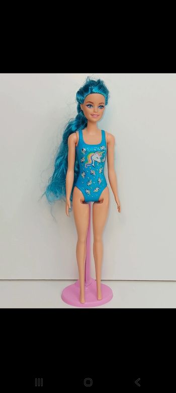 Poupée mattel barbie Color Reveal série 7 cheveux bleu hcc72
Poupée et ensemble compris