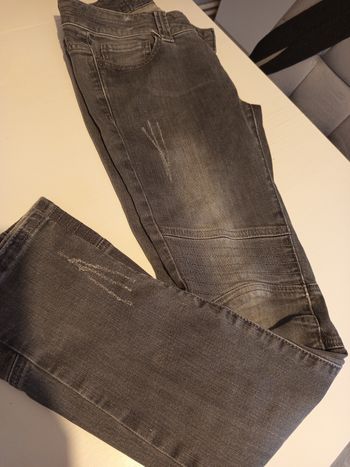 Jean gris fille – effet usé, confortable et stylé